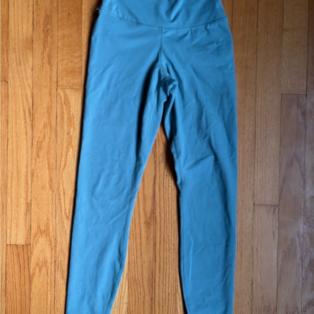 Woman’s XS Yogalicious new Teal Leggings